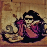 Grafite em rua que corta a Monte Alegre, na Serra. Fotografado por CMC em 9.8.2014