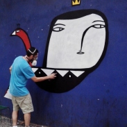 Muzai grafitando na av. Cristóvão Colombo, perto do café Status, na Savassi. Fotografado por CMC em 4.1.2015