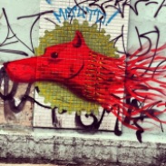 Grafite na rua Aarão Reis, Floresta. Fotografado por Guilherme Ávila e publicado originalmente em outubro/2013 em seu Instagram: http://instagram.com/guilherme_avila
