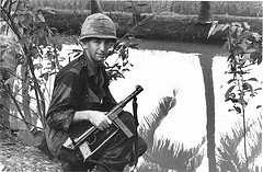 Ellsberg na Guerra do Vietnã. Foto tirada do site da Universidade do Missouri (EUA)