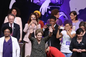 Dilma Rousseff participa da Cerimônia de abertura da 4ª Conferência Nacional de Política para as Mulheres, em Brasília. Foto: Valter Campanato/ Agência Brasil